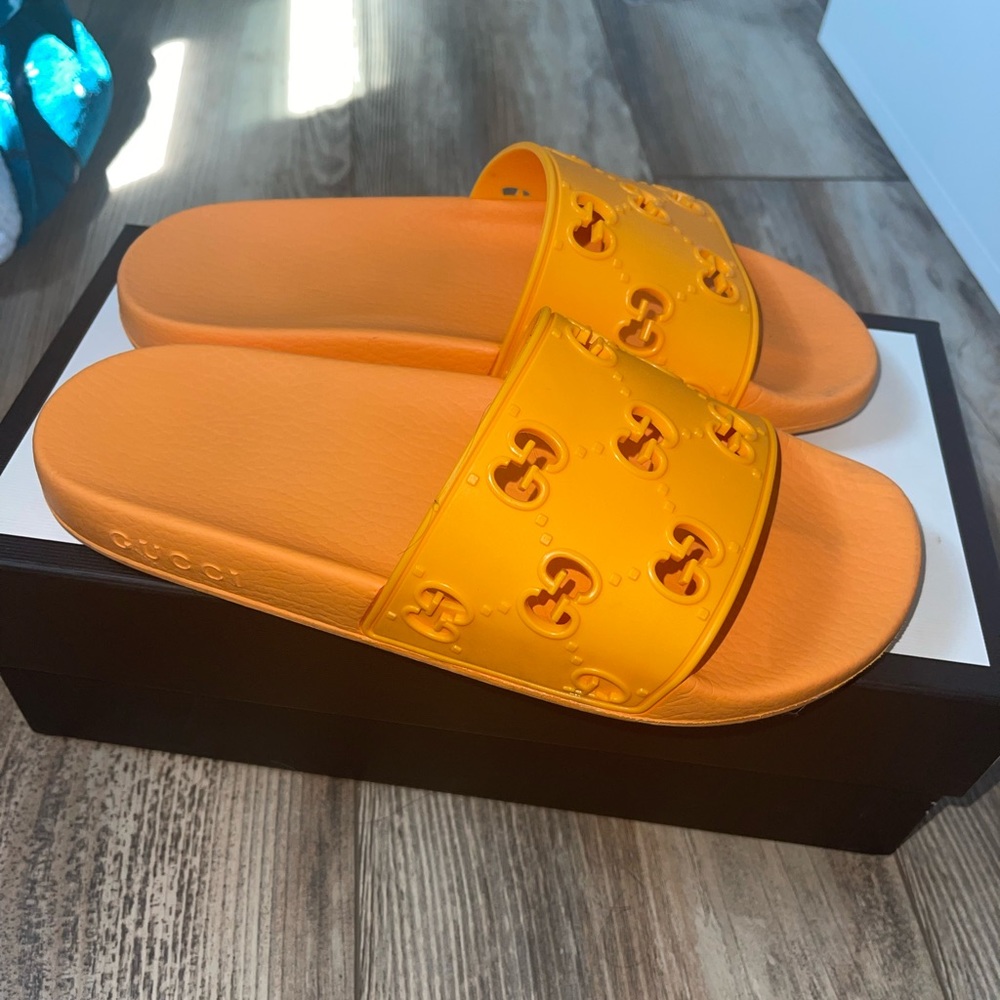 Gucci slides size 8
